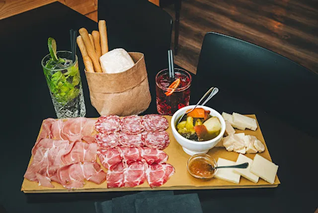 Cookies Bar & Restaurant