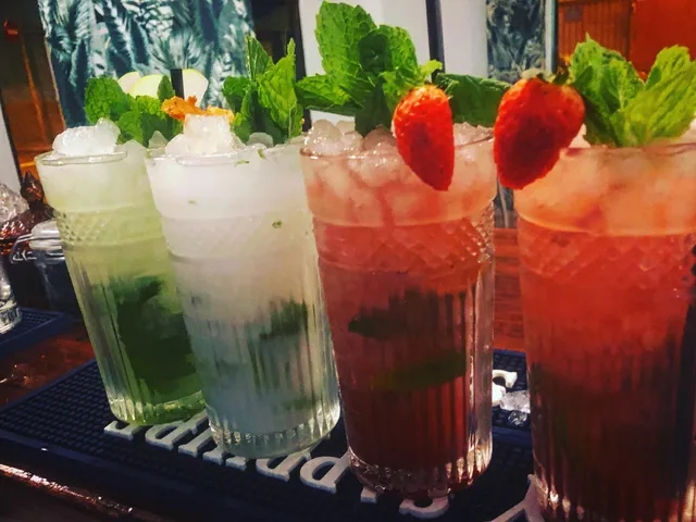 “Sin Querer Queriendo”