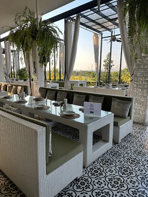 White Jungle Restaurant and Bar