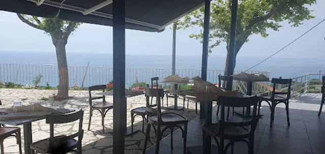 PLATEIA - soul food restaurant