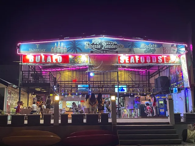 Finesse Residencia Cocktail Bar and Restaurant