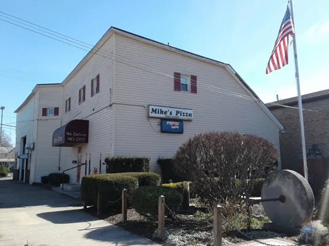 Mike's Pizza and pub