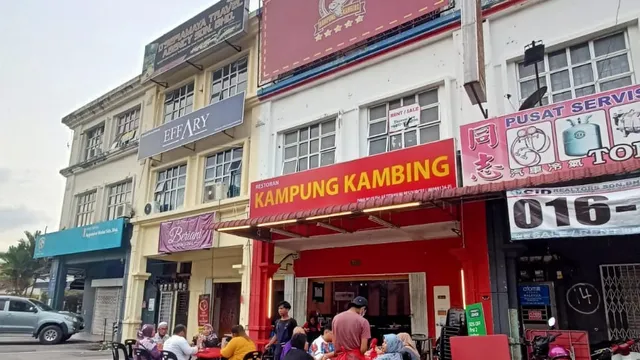 Restoran Kampung Kambing Taman Nusa perintis, Gelang Patah