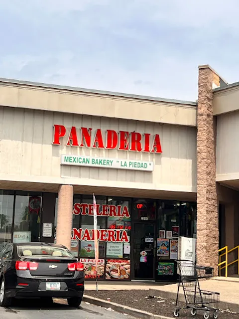 PANADERIA Y PASTELERIA LA PIEDAD