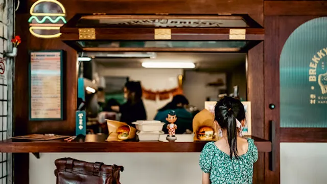 布村早茶-漢堡&餐盒專門店（營業時間請看IG或臉書）