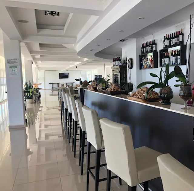 RESTAURANTE " LA HOSTERIA YACYRETA" by Itucatering.