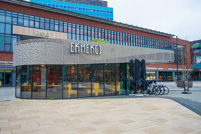 Ekmekci Bos en Lommerplein