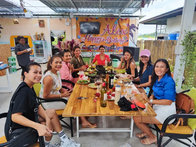 Noi's Thai & Seafood