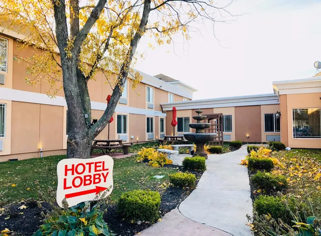 Aashram Hotel by Niagara River