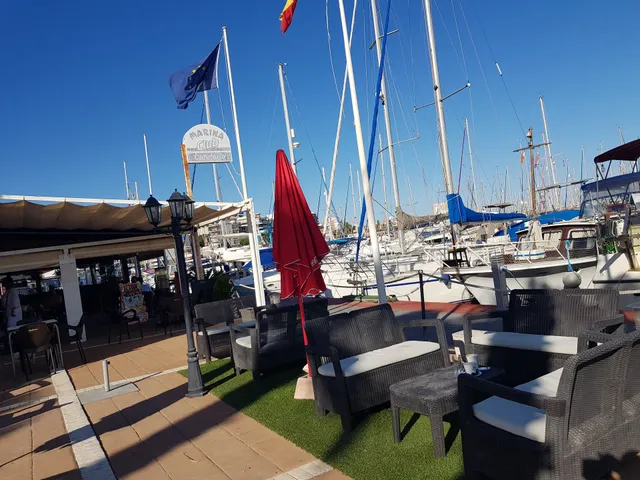 Bar marina club