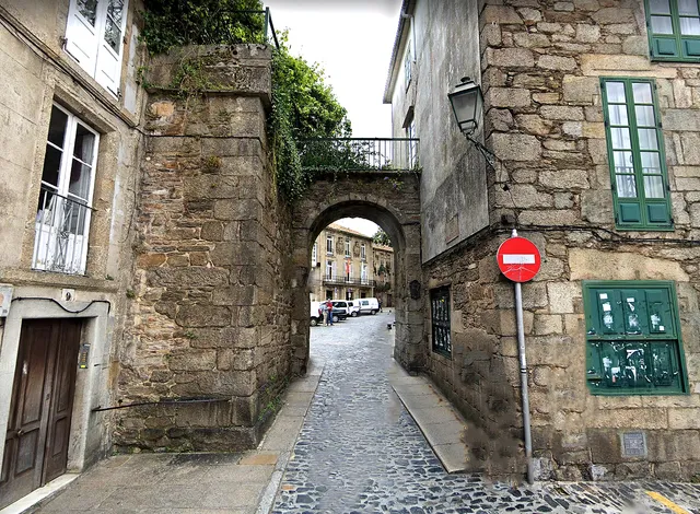 Porta ou Arco de Mazarelos