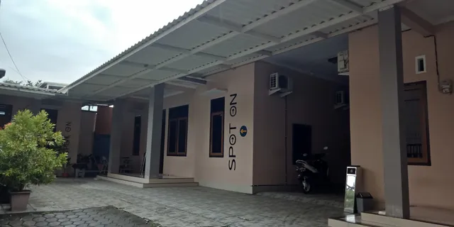 SPOT ON 1784 TNC Residence Syariah