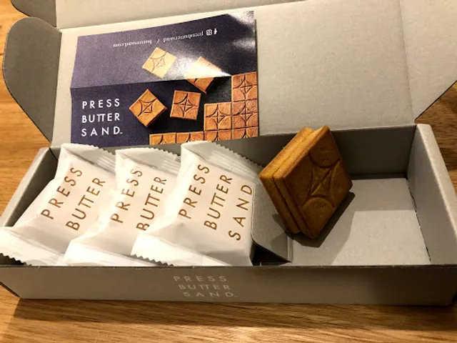 PRESS BUTTER SAND Daimaru Tokyo