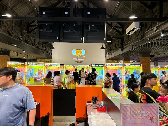 Lucky Elephant (JJ Market Chiang Mai)