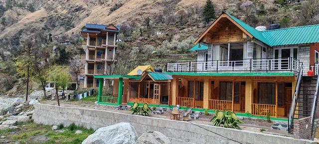 Tirthan Holidays Cottage