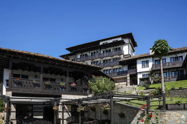 Хотел ЛЕЩЕН