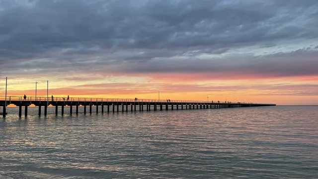 Urangan Pier (middle)