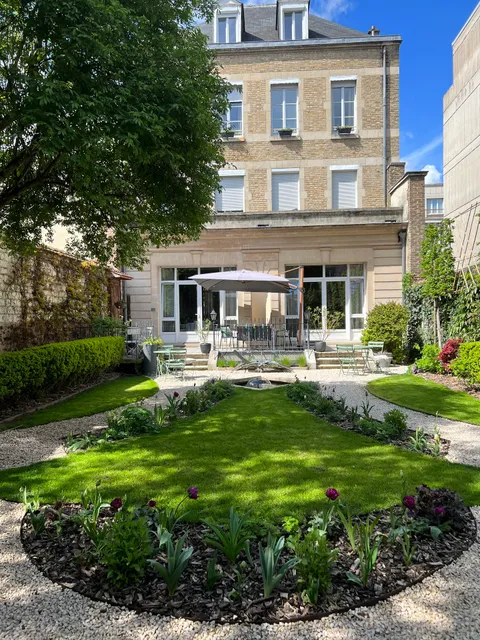 LA DEMEURE DES SACRES