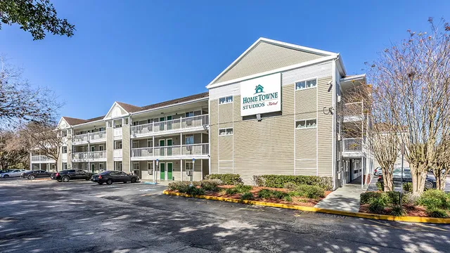 HomeTowne Studios Orlando - Casselberry