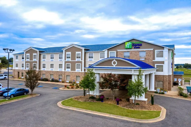 Holiday Inn Express & Suites Clarksville by IHG
