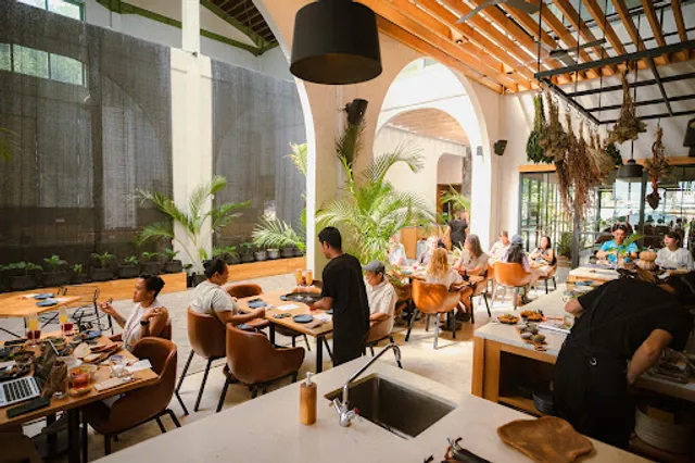 L Plus Restaurant by Latte Graphic