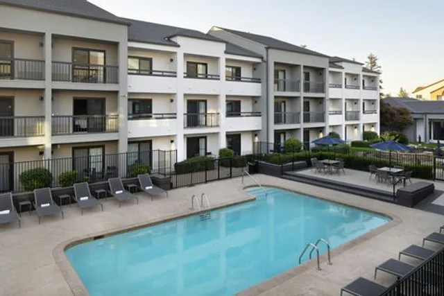 Courtyard by Marriott Bakersfield