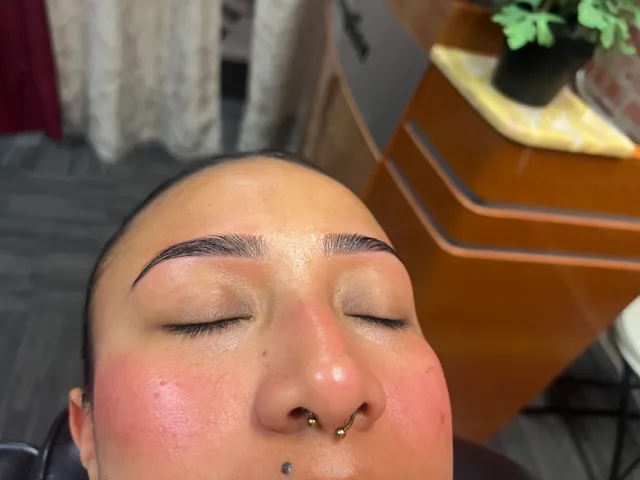 Sasa Eyebrows Threading