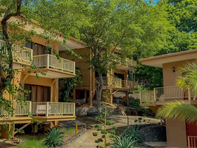 Vista Bahía Beach Resort