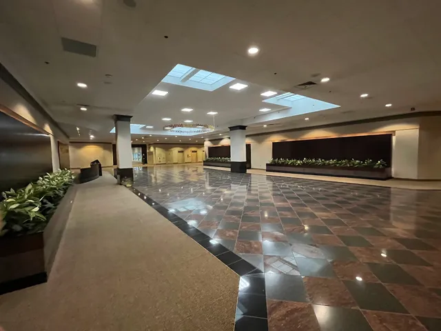 Headquarters Mall-Office Plaza