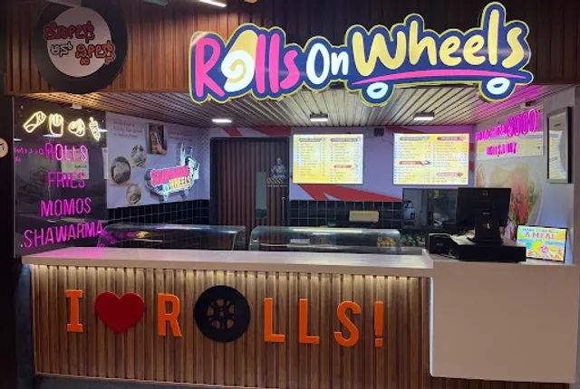 Rolls on Wheels - Shawarma & Wraps