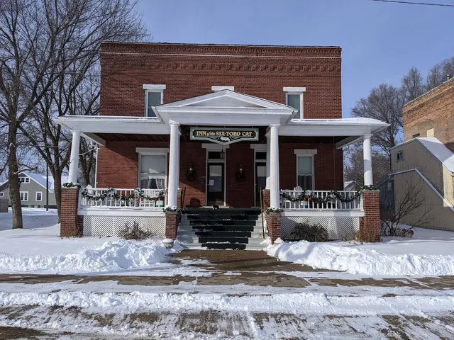 Inn of the Six Toed Cat