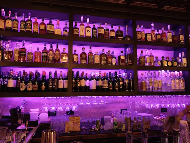 Mauve Nosh & Libations