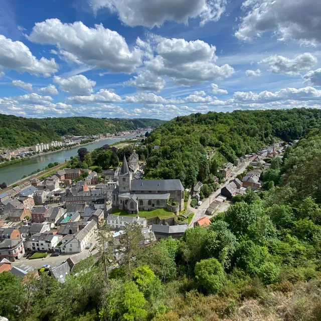 Escalier menant au ruines de Crèvecoeur
