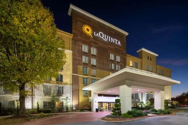 La Quinta Inn & Suites by Wyndham Atlanta Airport North