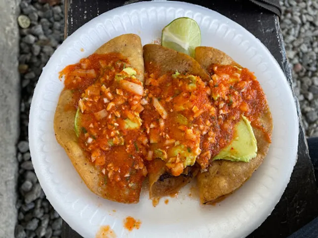 Mariscos el Primo Taco Truck estilo San Juan de Los Lagos