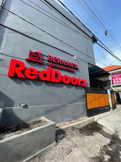 RedDoorz @ Jalan Gunung Talang Mahendradatta