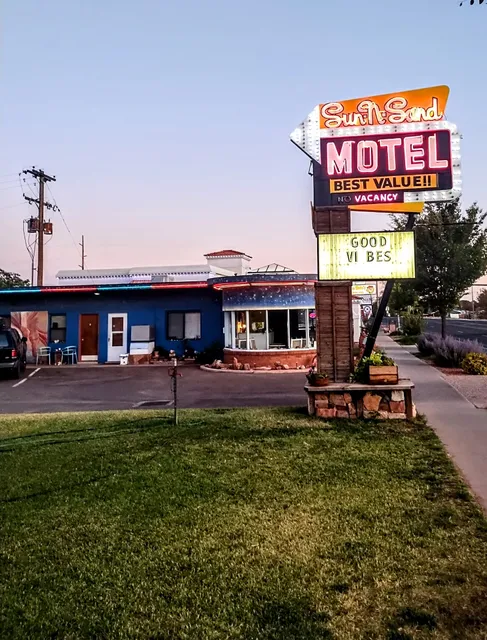 Sun-n-Sand Motel