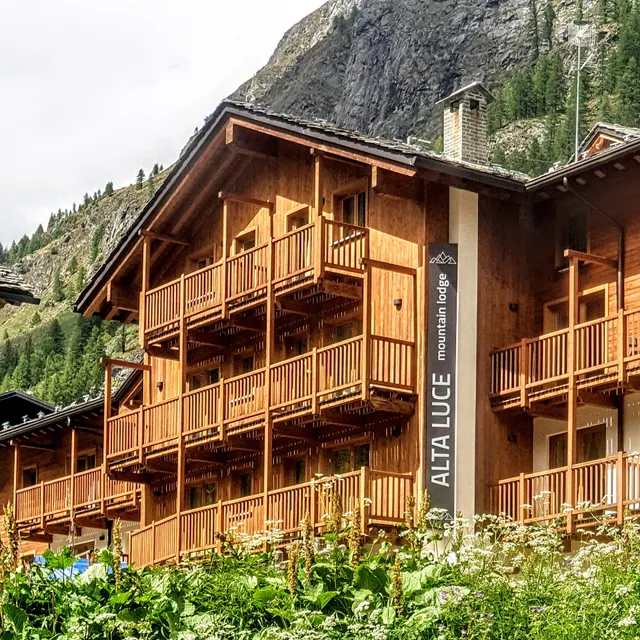 ALTA LUCE MOUNTAIN LODGE