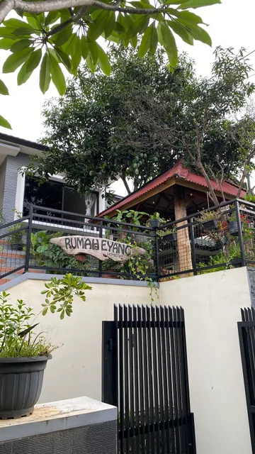 Rumah Eyang Homestay