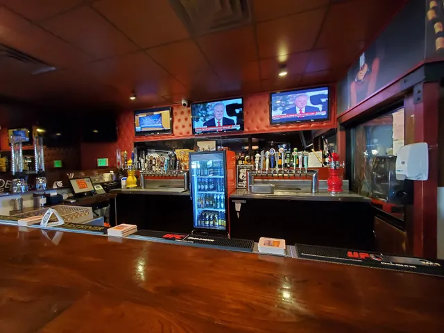 Big Mama's & Papa's Pizzeria - Burbank