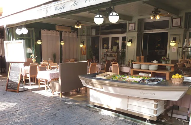 Restaurant Le Café Du Commerce
