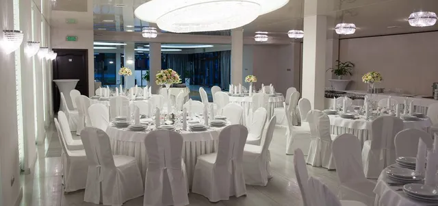 Jan Restaurant, Hotel