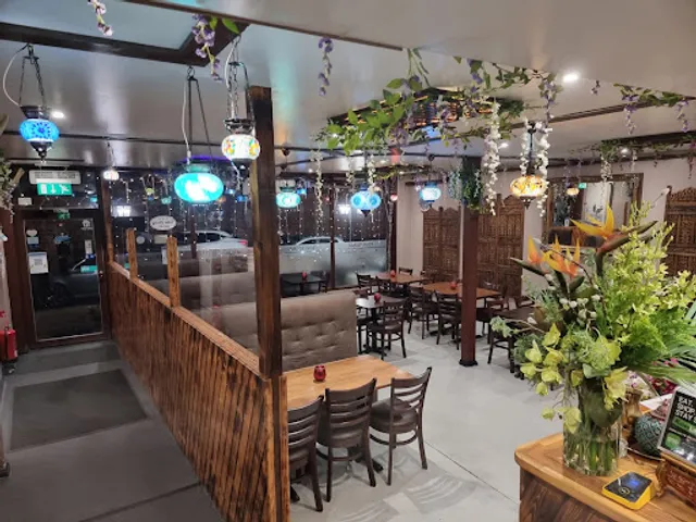 Zouk Lounge Restaurant | Best Halal Food | Lebanese/Turkish & Italian restaurant with Shisha Bar in Milton Keynes