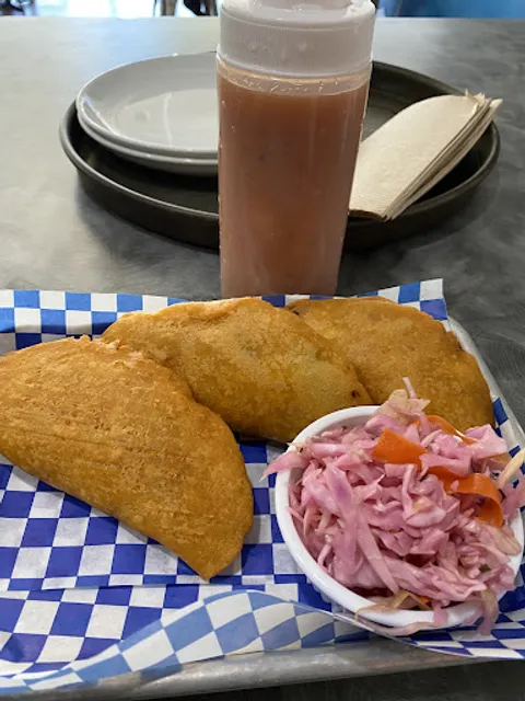 El Pacifico Mariscos y Pupusas