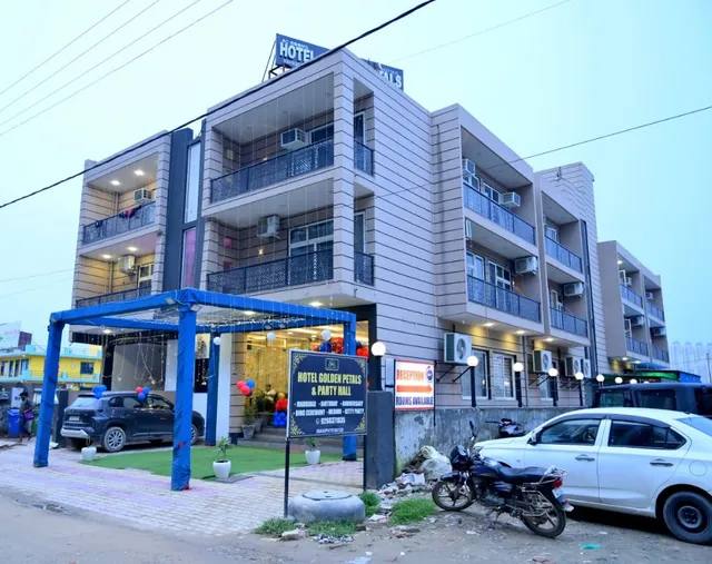 HOTEL GOLDEN PETALS AND BANQUETS