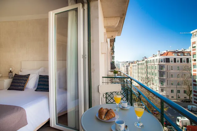 LX51 Studios & Suites by APT IIN