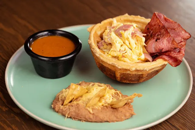 Maple Breakfast House - Laureano Roncal