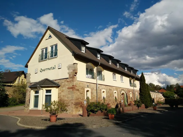 Landhotel "Quernetal"