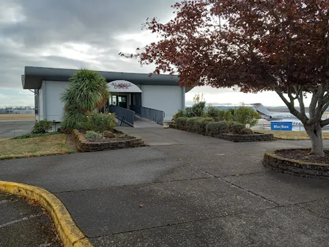 Flight Deck Restaurant & Lounge