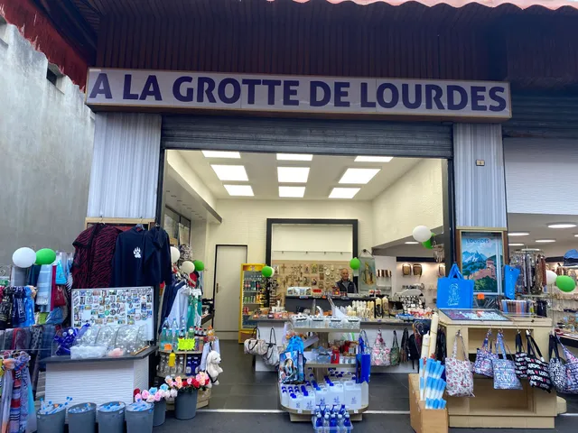 A la Grotte de Lourdes